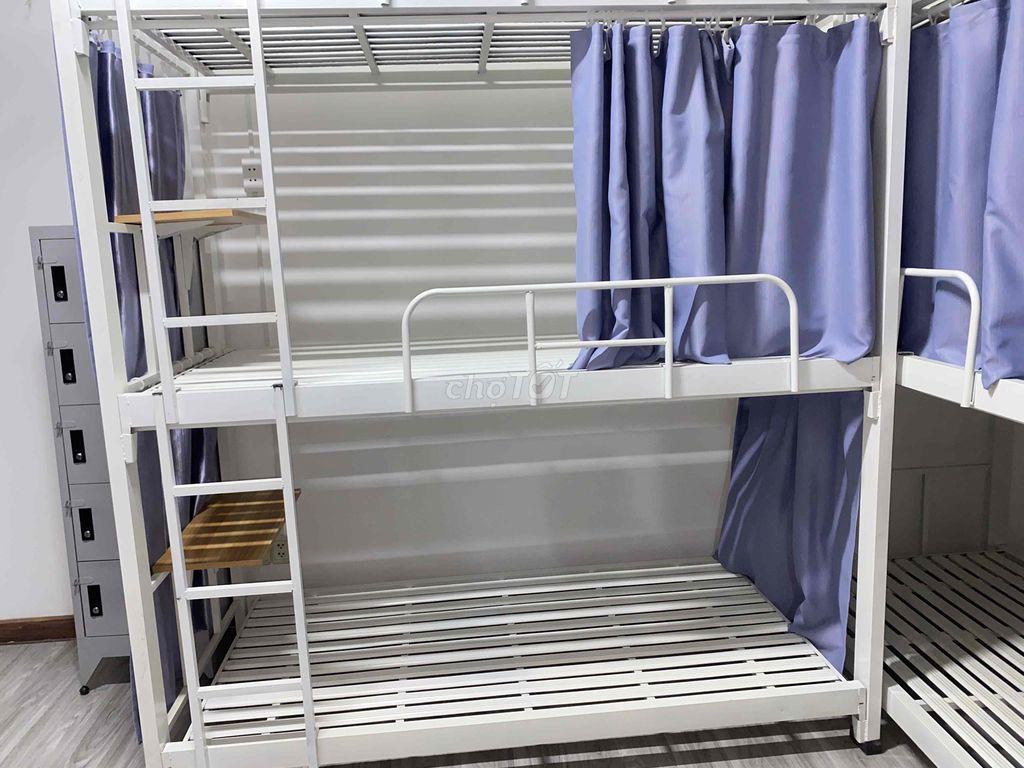 ký túc xá mới khai trương đi bộ qua trường đại học nhận giữ giường