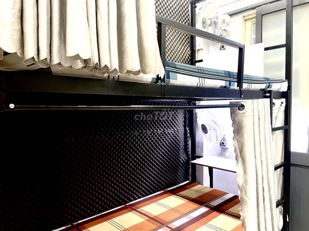 giường tầng cao cấp ngay Hutech, Máy Lạnh, giờ tự do