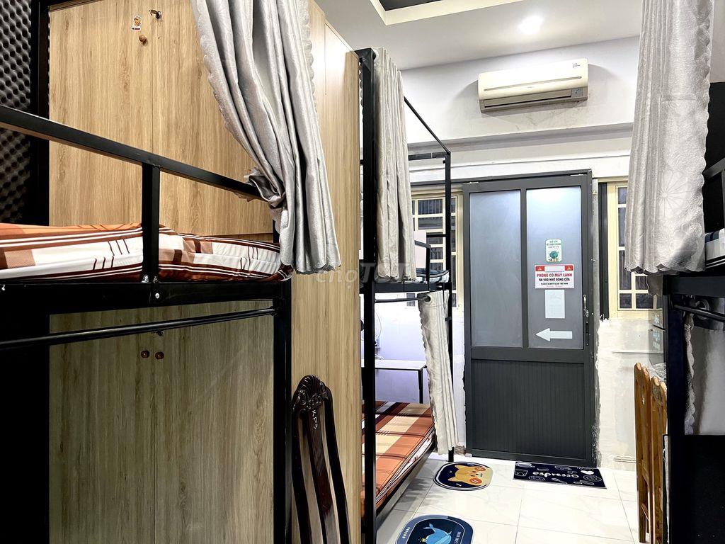giường tầng cao cấp ngay Hutech, Máy Lạnh, giờ tự do