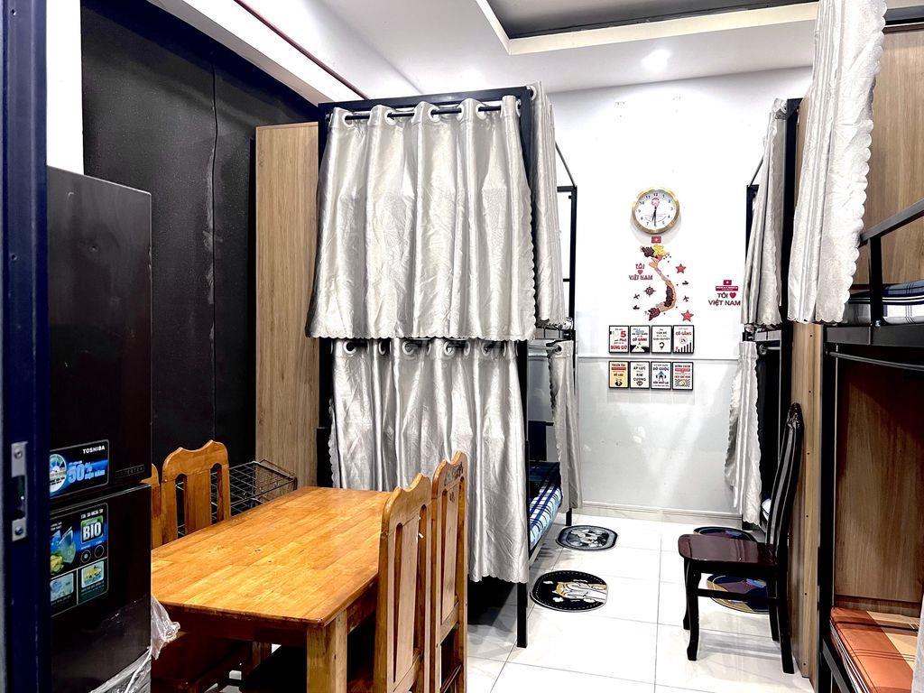giường tầng cao cấp ngay Hutech, Máy Lạnh, giờ tự do