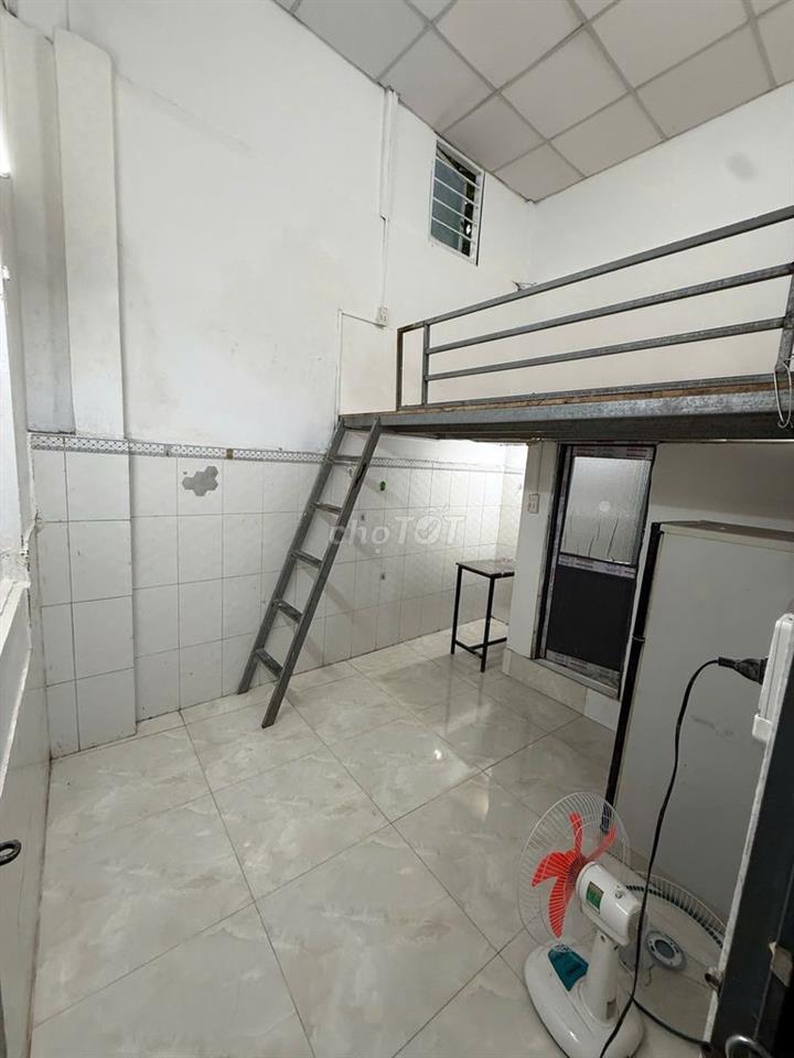 PHÒNG TRỌ GÒ VẤP - GẦN VĂN LANG, IUH ( CÓ TỦ LẠNH, MÁY LẠNH )