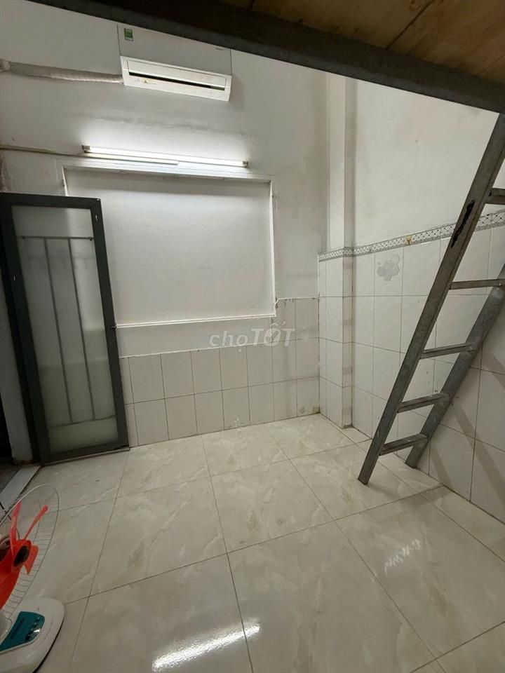 PHÒNG TRỌ GÒ VẤP - GẦN VĂN LANG, IUH ( CÓ TỦ LẠNH, MÁY LẠNH )