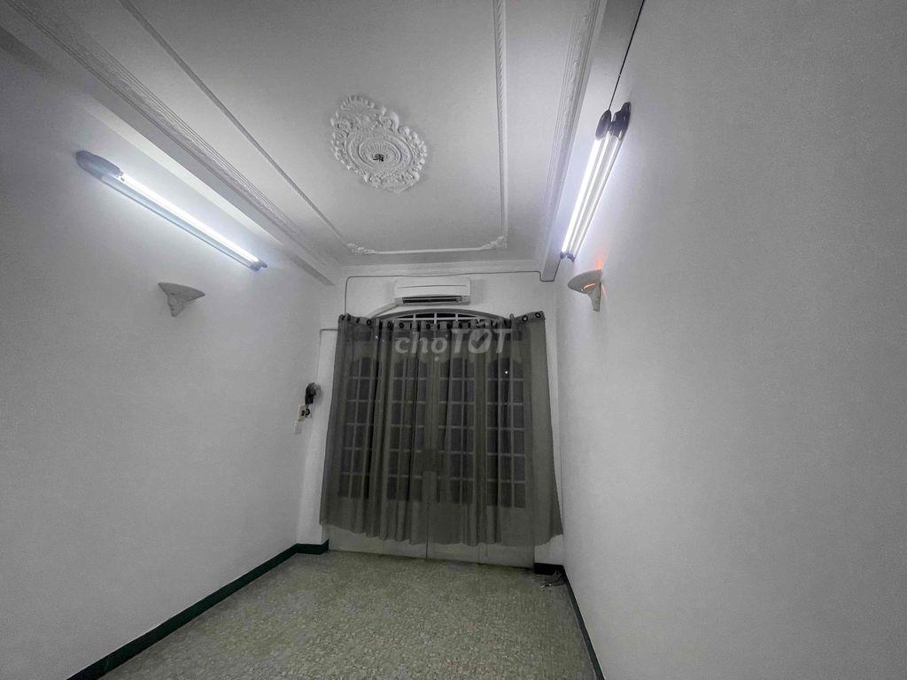 Phòng ban công 181 Nguyễn Thượng Hiền Bình Thạnh
