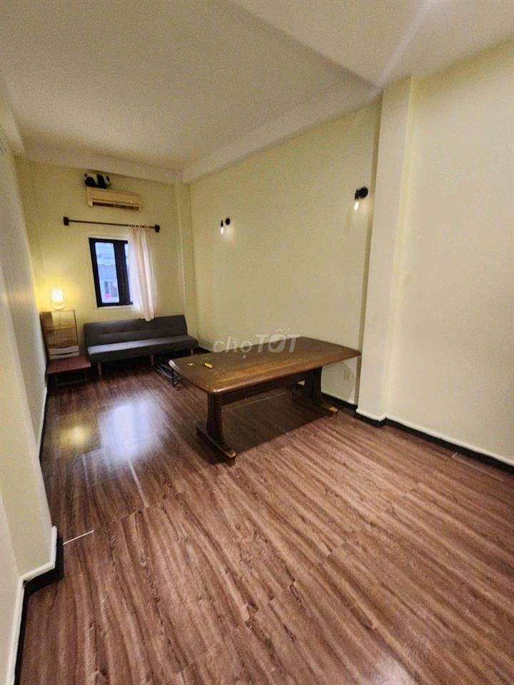 phòng 28m2 ở ngã tư hàng xanh