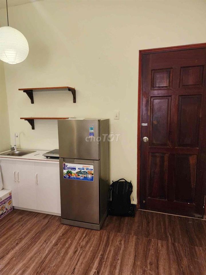 phòng 28m2 ở ngã tư hàng xanh
