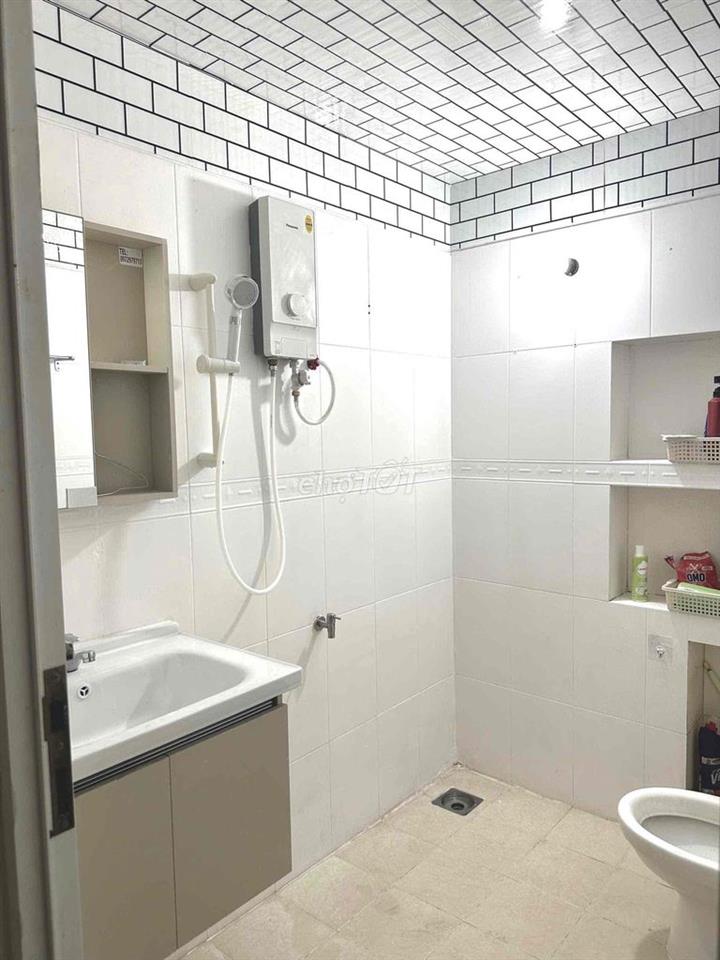 phòng 28m2 ở ngã tư hàng xanh