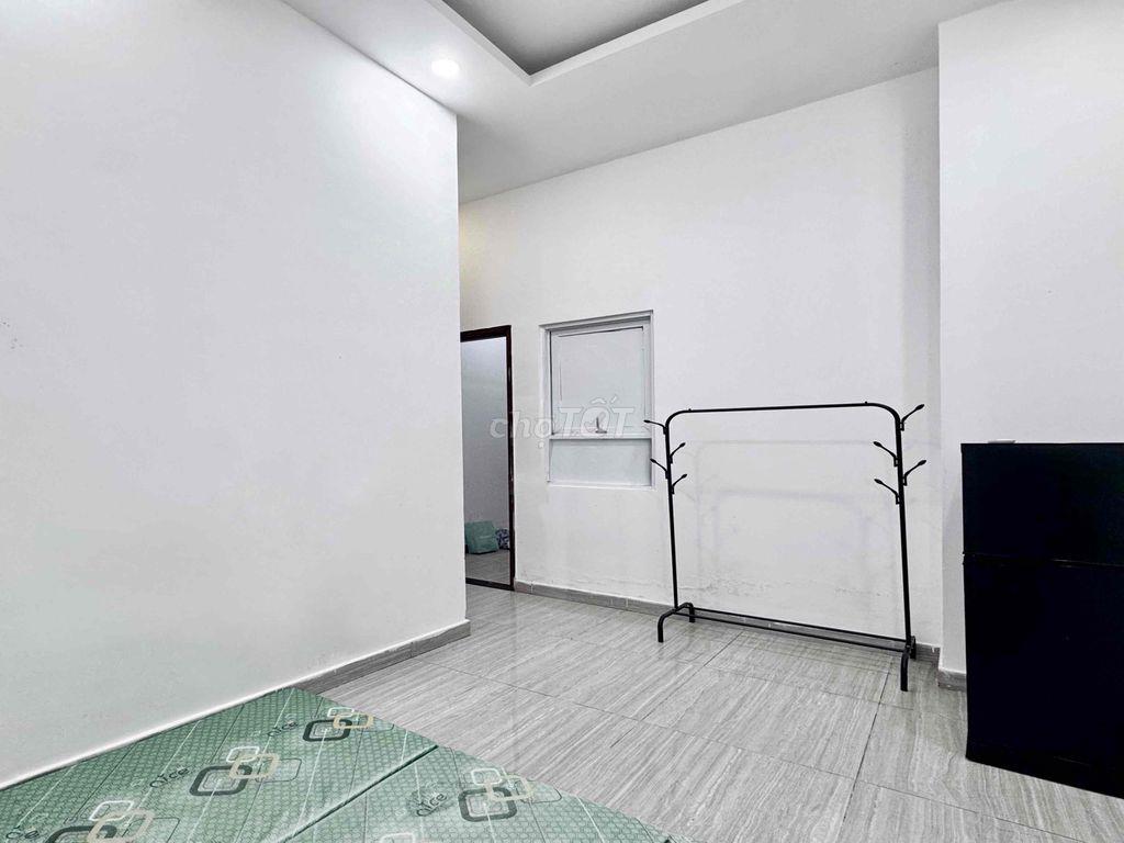 Phòng giá rẻ sẵn máy lạnh, nước nóng, free giặt sấy quận Bình Thạnh