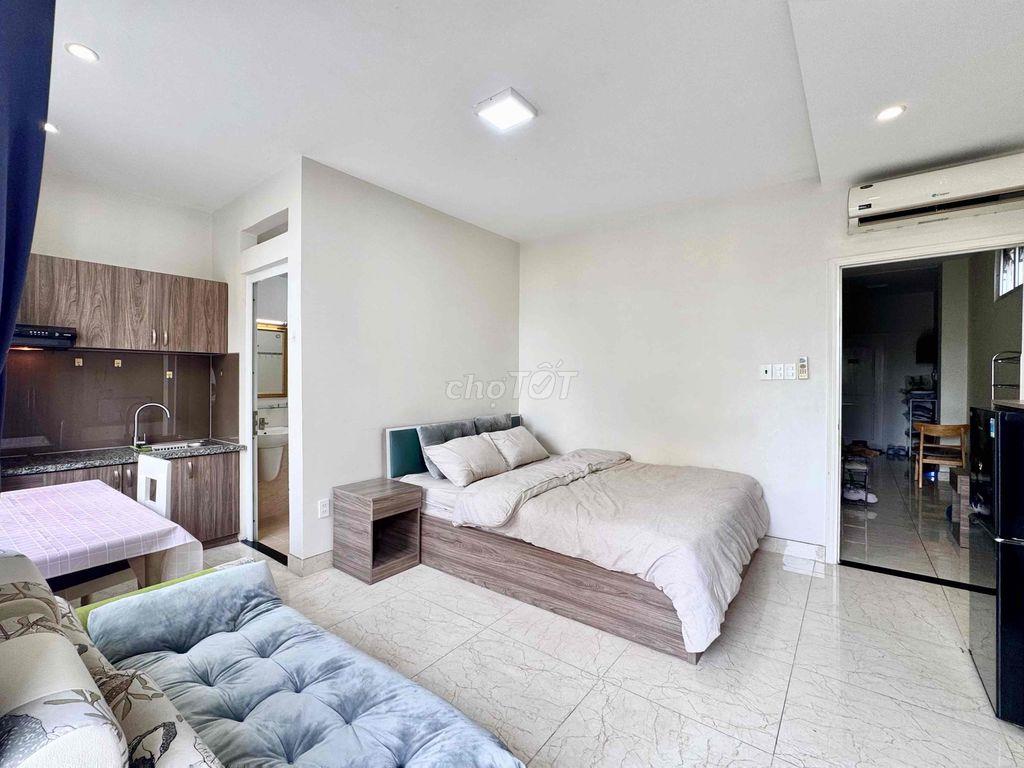 Căn hộ mới khai trương full nội thất ban công lớn khu ngã 4 Phú Nhuận