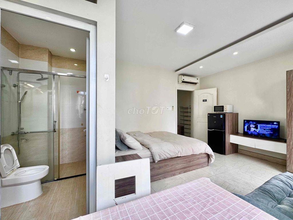 Căn hộ mới khai trương full nội thất ban công lớn khu ngã 4 Phú Nhuận