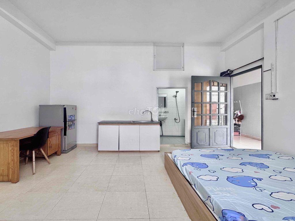 Căn hộ full nội thất cực rộng có ban công giá rẻ Tô Hiến Thành quận 10