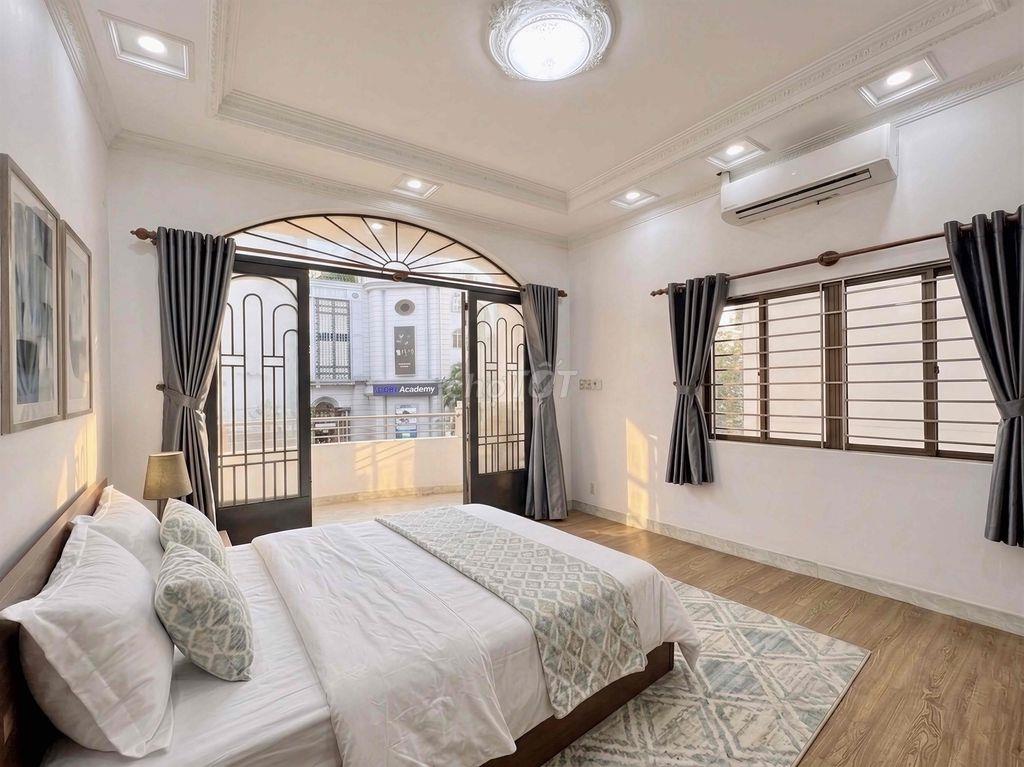 Căn hộ full nội thất ban công lớn máy giặt riêng cực rộng 80m2 Q10 Q11