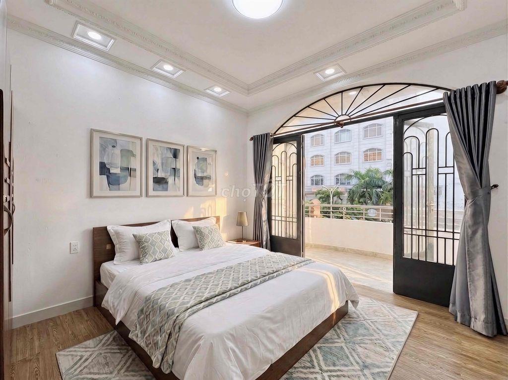 Căn hộ full nội thất ban công lớn máy giặt riêng cực rộng 80m2 Q10 Q11