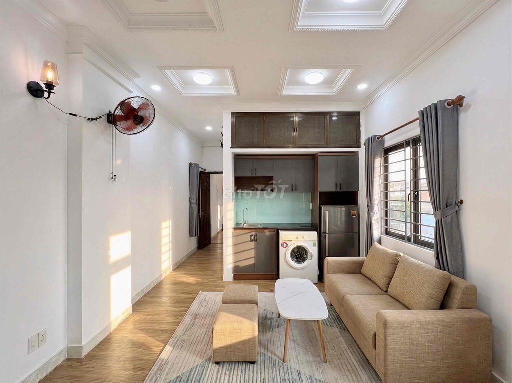 Căn hộ full nội thất ban công lớn máy giặt riêng cực rộng 80m2 Q10 Q11