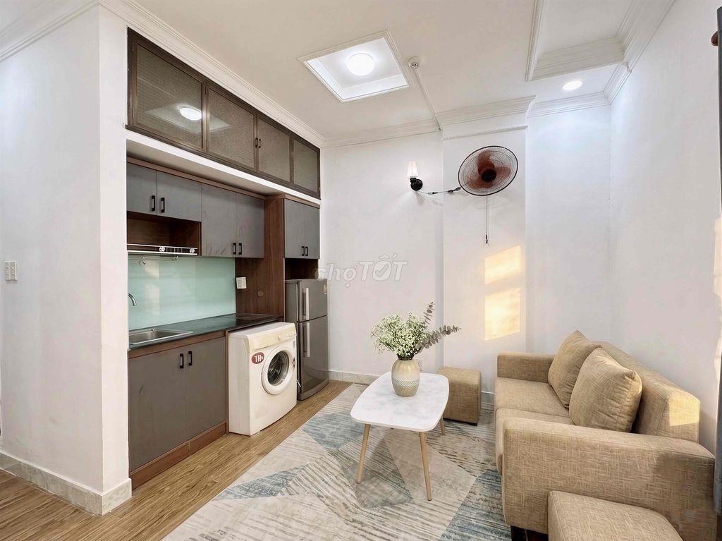 Căn hộ full nội thất ban công lớn máy giặt riêng cực rộng 80m2 Q10 Q11