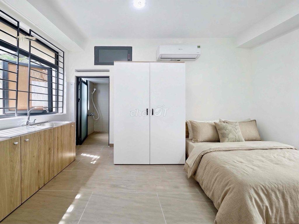 Căn hộ full nội thất ban công lớn khu Ngã Tư Phú Nhuận - Chợ Bà Chiểu