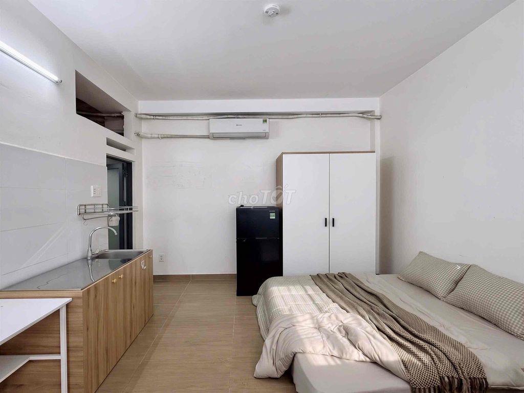 Căn hộ full nội thất ban công lớn khu Ngã Tư Phú Nhuận - Chợ Bà Chiểu