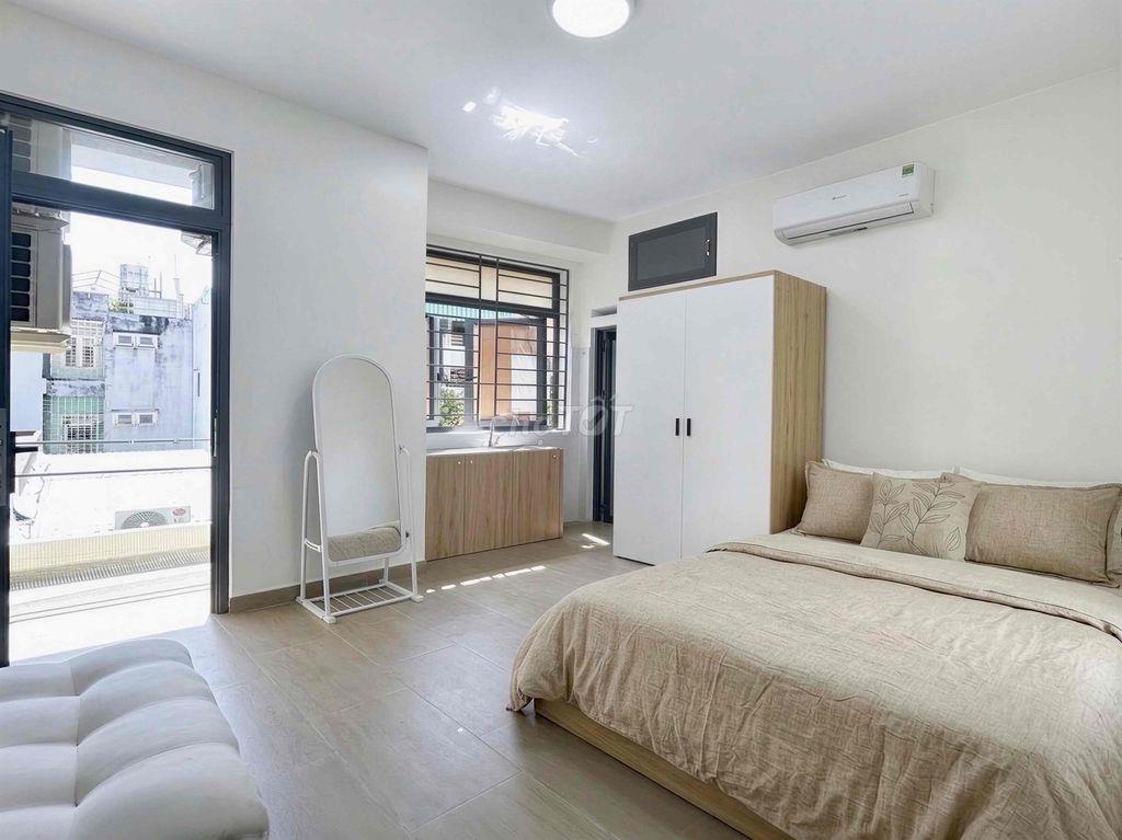 Căn hộ full nội thất ban công lớn khu Ngã Tư Phú Nhuận - Chợ Bà Chiểu