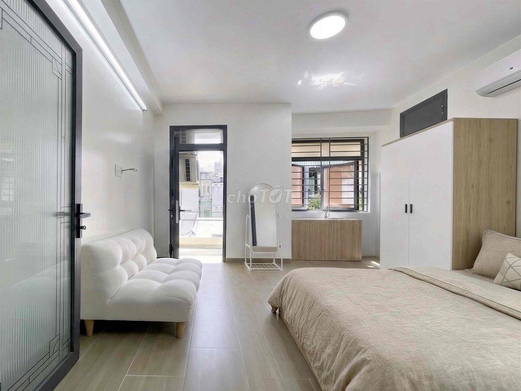Căn hộ full nội thất ban công lớn khu Ngã Tư Phú Nhuận - Chợ Bà Chiểu