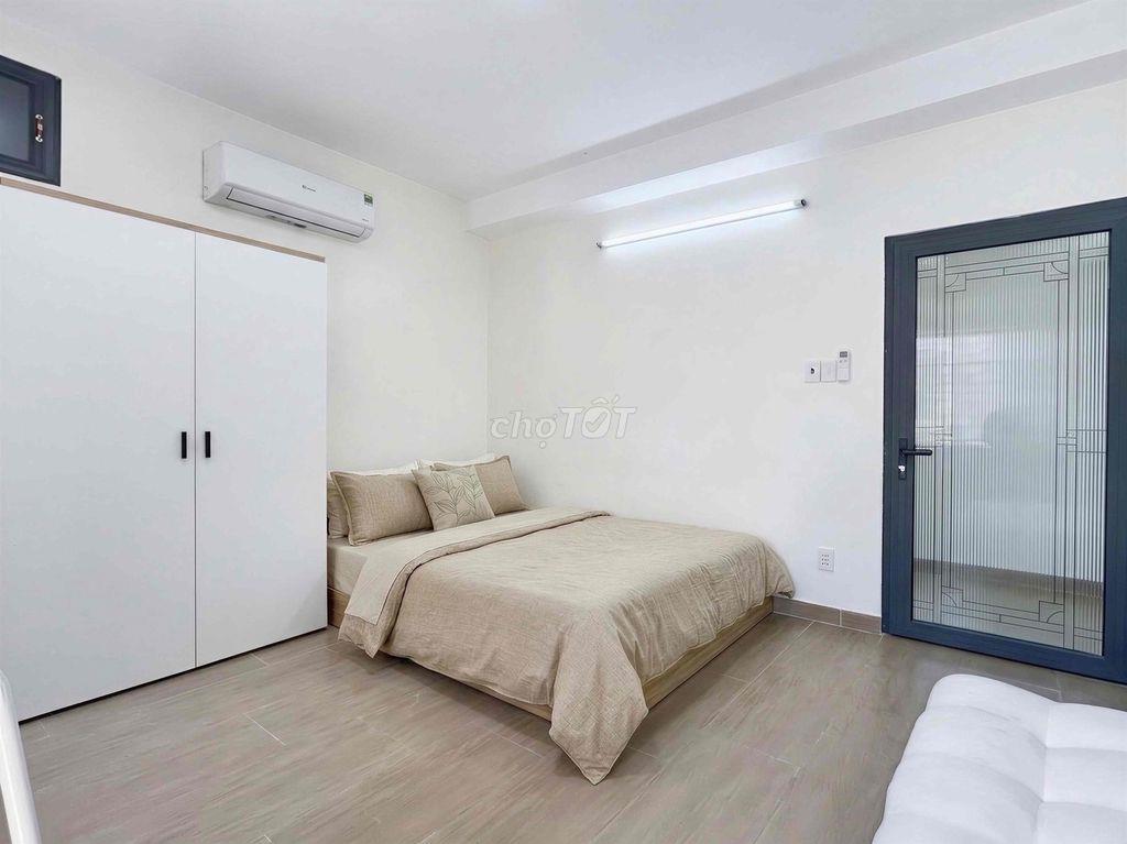 Căn hộ full nội thất ban công lớn khu Ngã Tư Phú Nhuận - Chợ Bà Chiểu