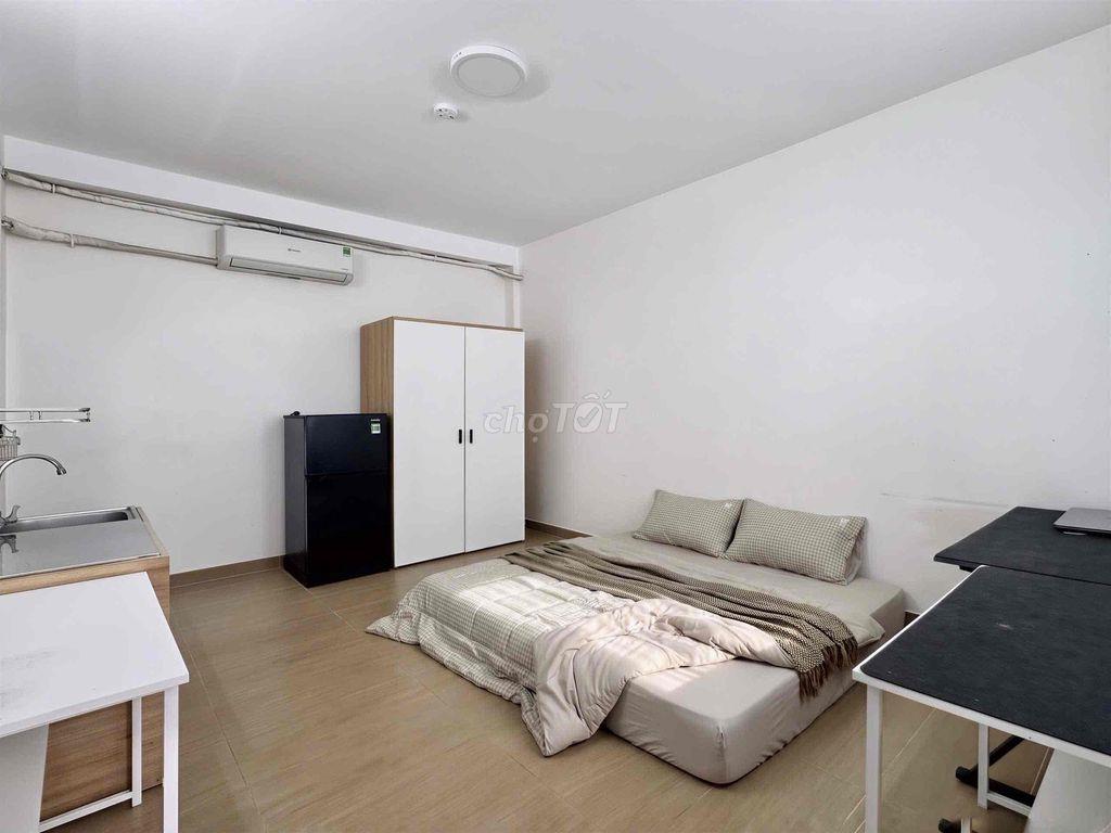 Căn hộ full nội thất ban công lớn khu Ngã Tư Phú Nhuận - Chợ Bà Chiểu