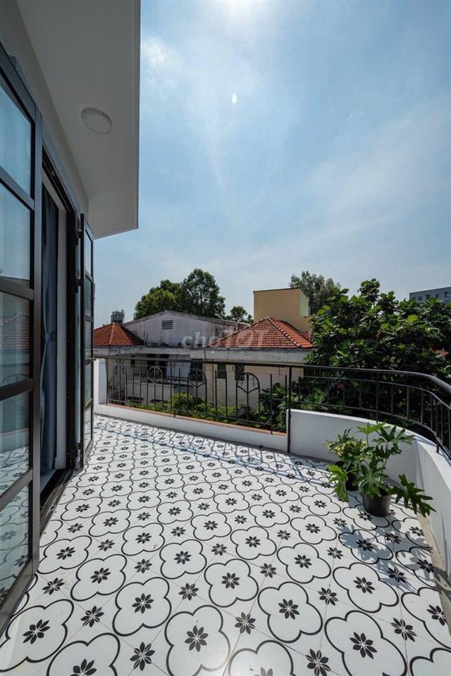 PHÒNG FULL NỘI THẤT BAN CÔNG RỘNG NGAY TRUNG TÂM CẠNH BV 175