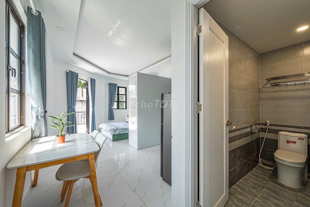 PHÒNG FULL NỘI THẤT BAN CÔNG RỘNG NGAY TRUNG TÂM CẠNH BV 175
