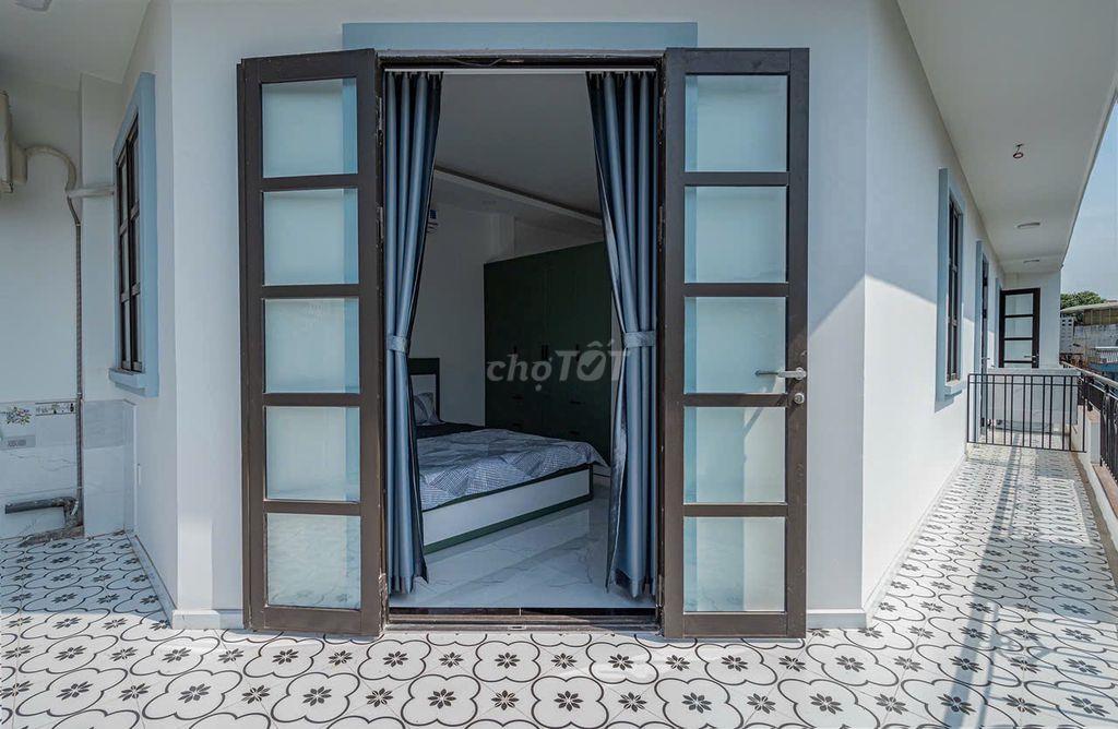 PHÒNG FULL NỘI THẤT BAN CÔNG RỘNG NGAY TRUNG TÂM CẠNH BV 175