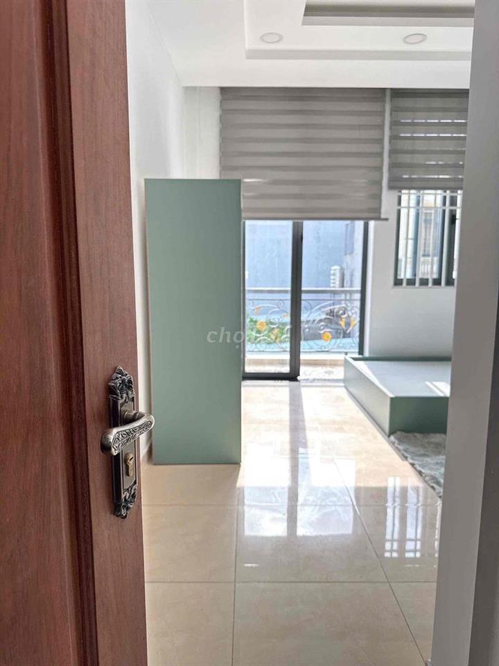 PHÒNG FULL NỘI THẤT BAN CÔNG CỬA SỔ GẦN CVPM QUANG TRUNG CĐ Y HỒNG ĐỨC