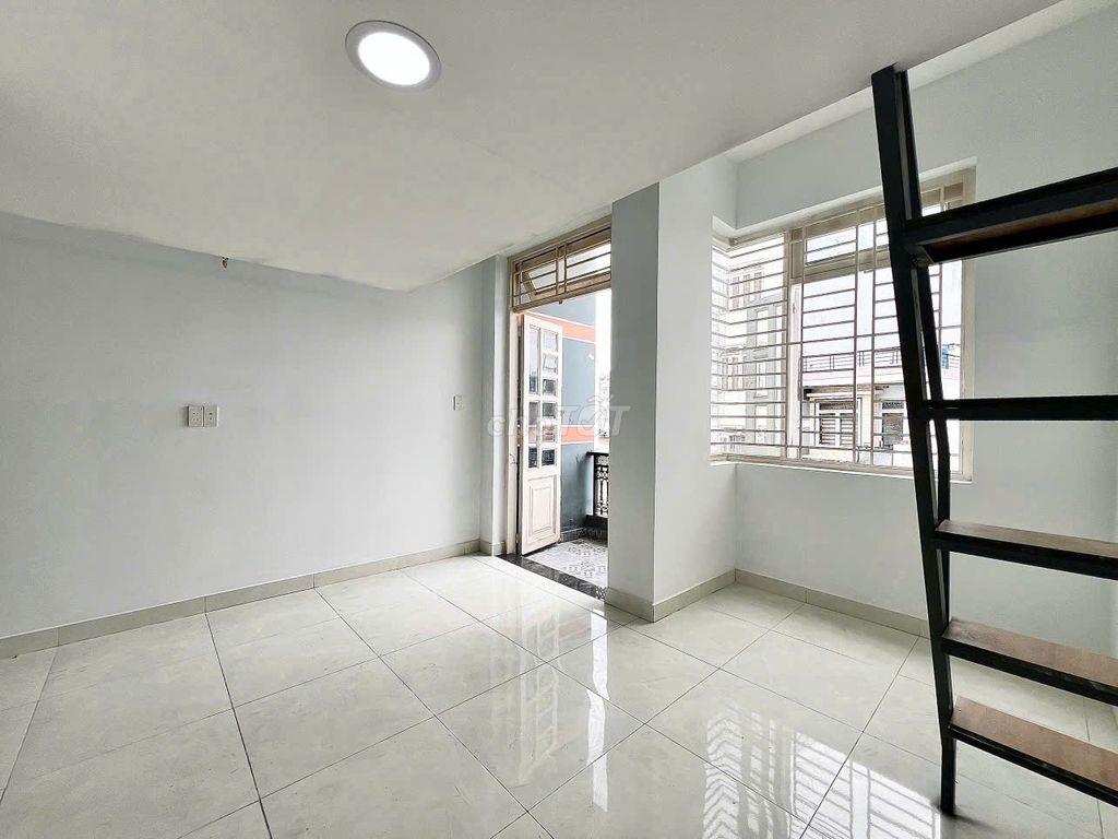 PHÒNG GÁC CAO BAN CÔNG NGAY PHẠM VĂN CHIÊU GẦN EMART CHỢ THẠCH ĐÀ