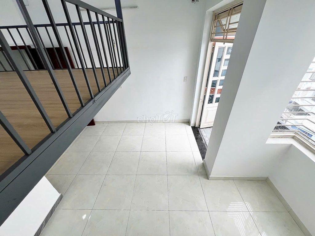PHÒNG GÁC CAO BAN CÔNG NGAY PHẠM VĂN CHIÊU GẦN EMART CHỢ THẠCH ĐÀ