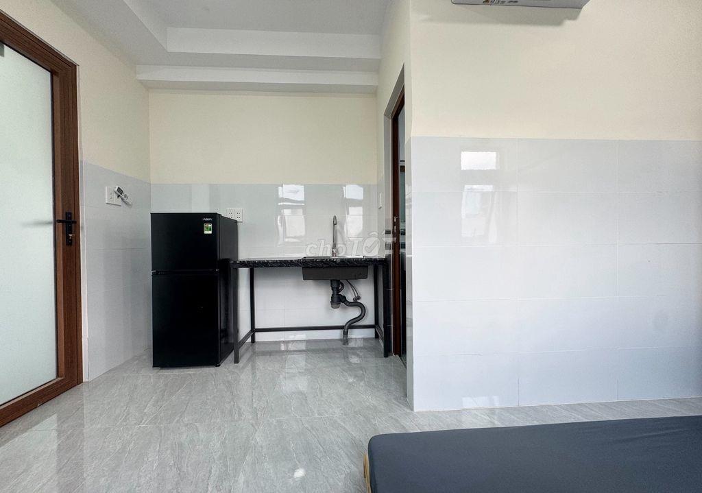 PHÒNG MỚI HOÀN THIỆN CỬA SỔ THOÁNG GẦN CẦU SẮT NGUYỄN THÁI SƠN