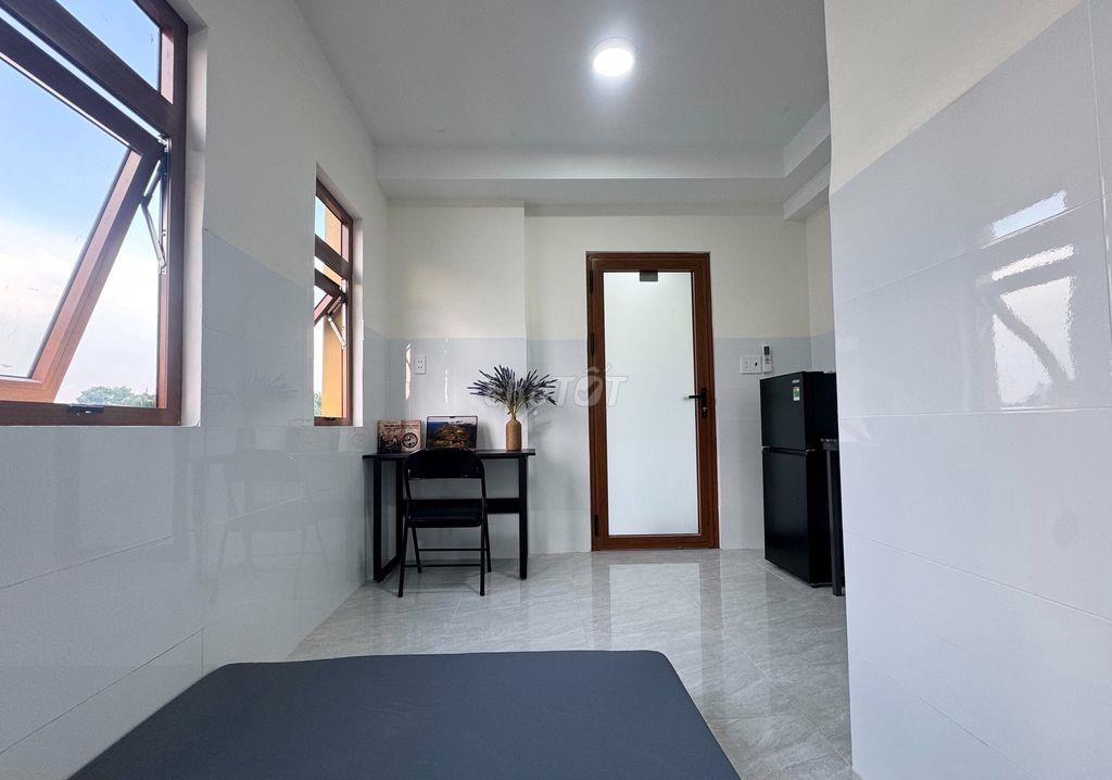 PHÒNG MỚI HOÀN THIỆN CỬA SỔ THOÁNG GẦN CẦU SẮT NGUYỄN THÁI SƠN