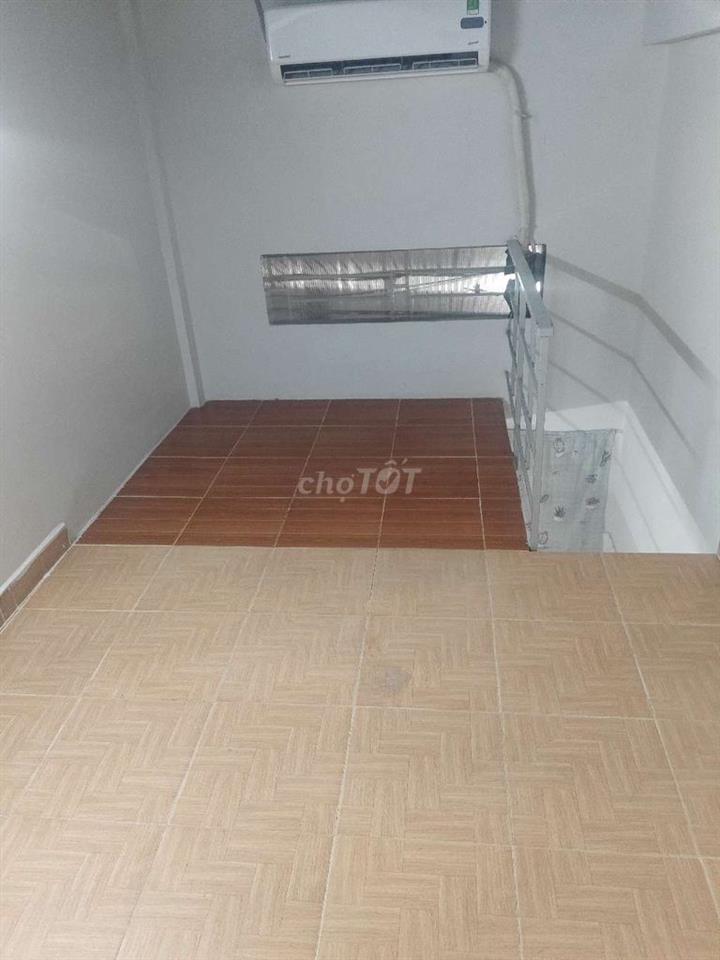 Ptrọ có gác cao 2m Khu vực hàng xanh cầu SG gần nhiều trường ĐH