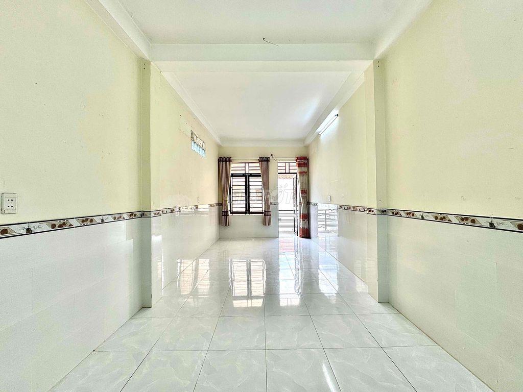 Phòng Ban Công thoáng Mát Ngay Sân Bay
