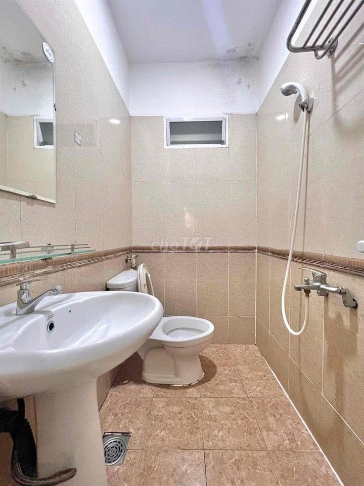 Phòng An Ninh, Thoáng Mát Ngay Thích Quảng Đức