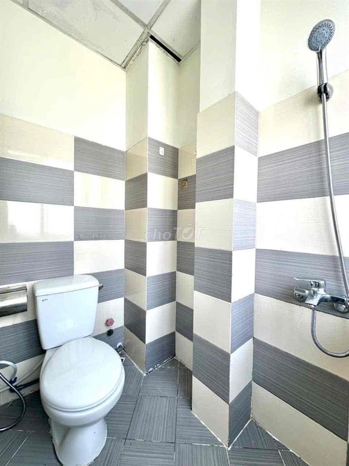 Phòng Gác Lửng Thoáng Mát Ngay Nơ Trang Long