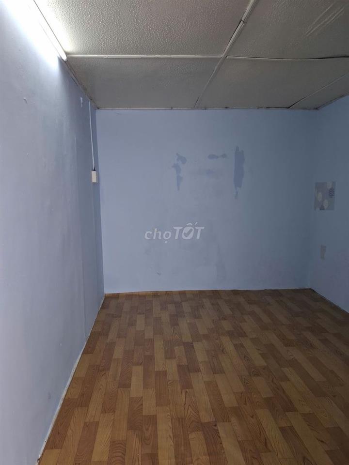 NU NVVP / NU SV THUE PHONG TRUNG TAM QUAN 10··