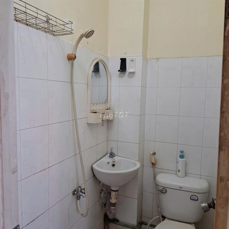NU NVVP/NU SINH THUE PHONG DEP BIET THU BO SONG SG