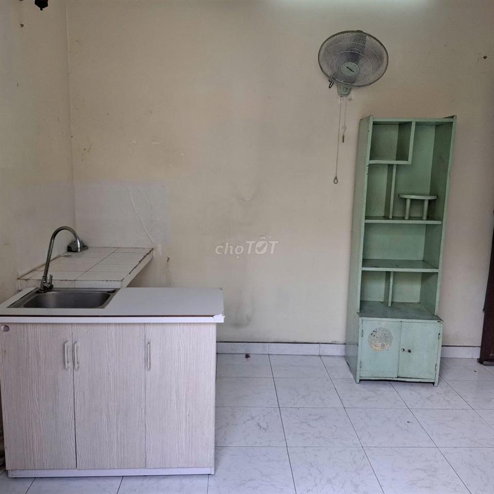 NU NVVP/NU SINH THUE PHONG DEP BIET THU BO SONG SG