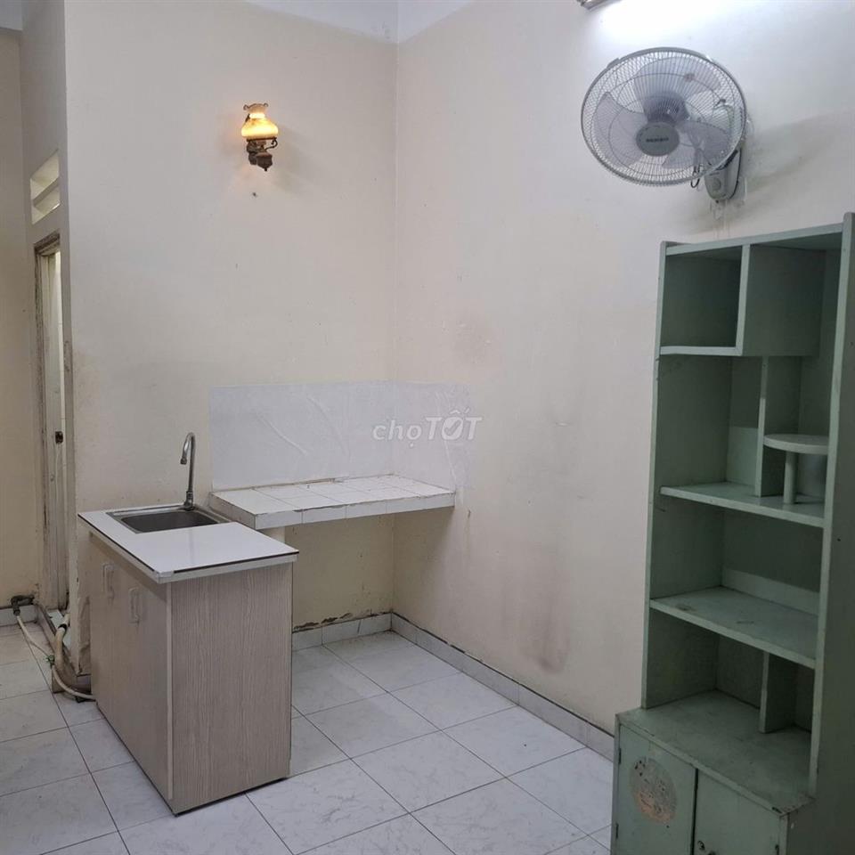 NU NVVP/NU SINH THUE PHONG DEP BIET THU BO SONG SG
