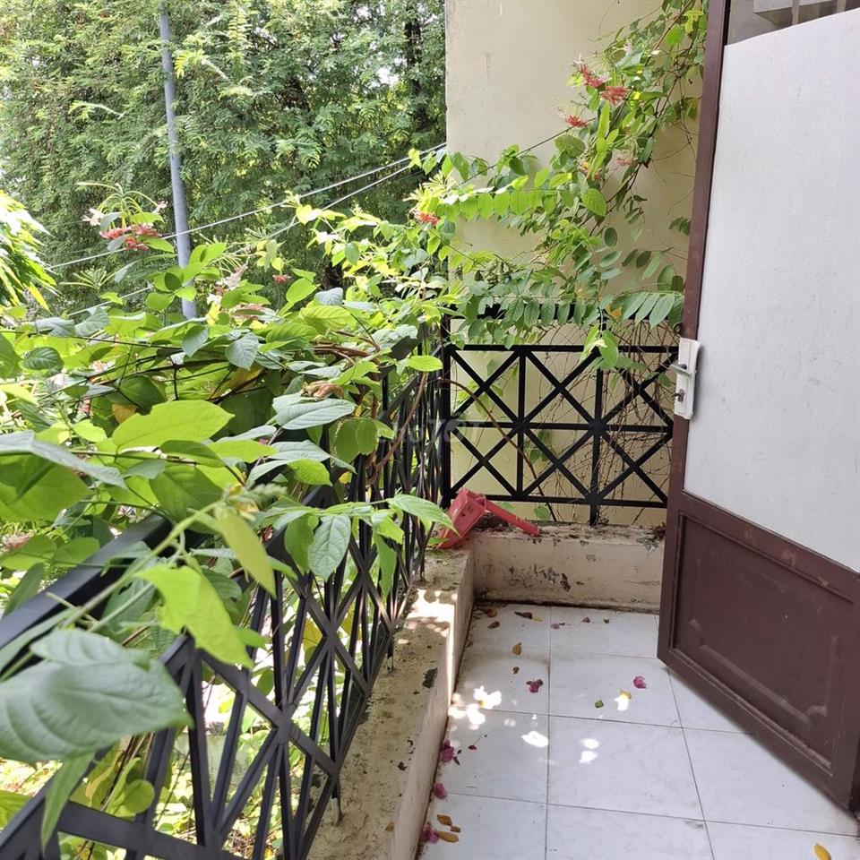 NU NVVP/NU SINH THUE PHONG DEP BIET THU BO SONG SG