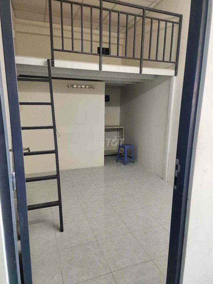 Phòng trọ có gác lửng cách ĐH Văn Lang 500m