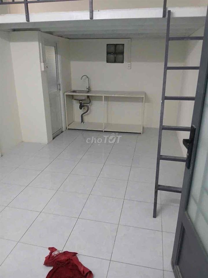 Phòng trọ có gác lửng cách ĐH Văn Lang 500m