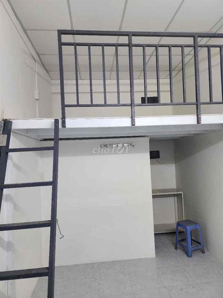 Phòng trọ có gác lửng cách ĐH Văn Lang 500m
