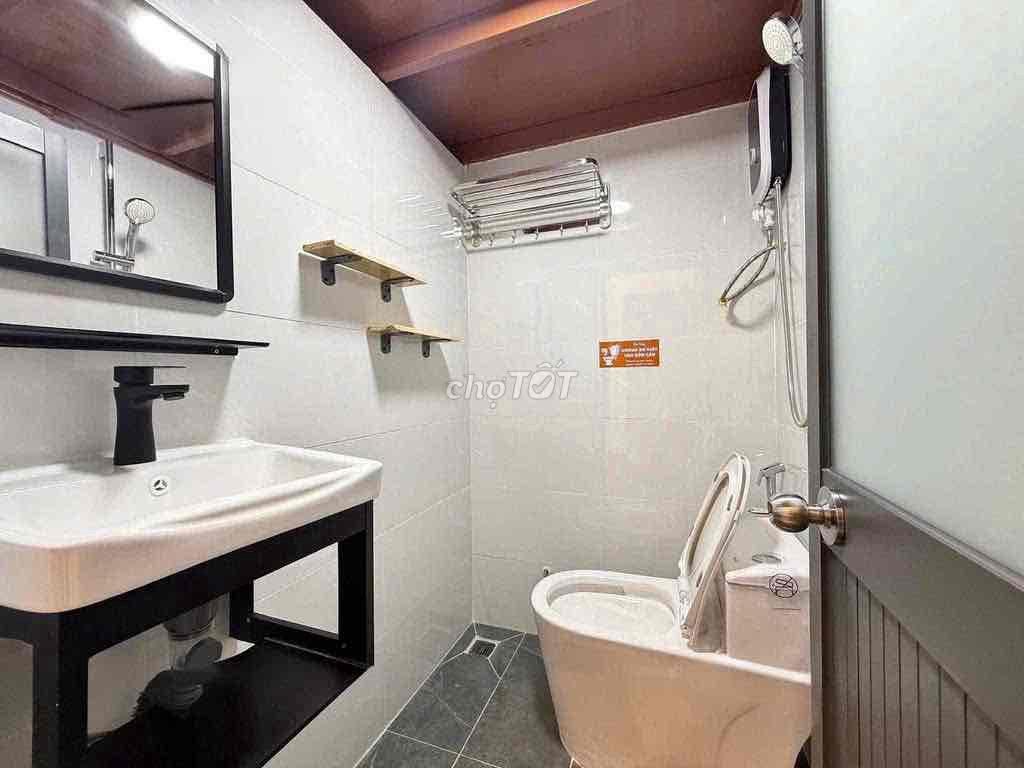 DUPLEX BAN CÔNG NẰM NGAY NGÃ TƯ HÀNG XANH GẦN UEF,UTH HUTECH,FTU 🌷🌷