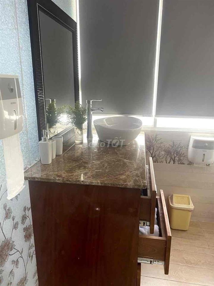 phòng studio lầu 1 - 30m2 mặt tiền đường Bình Quới