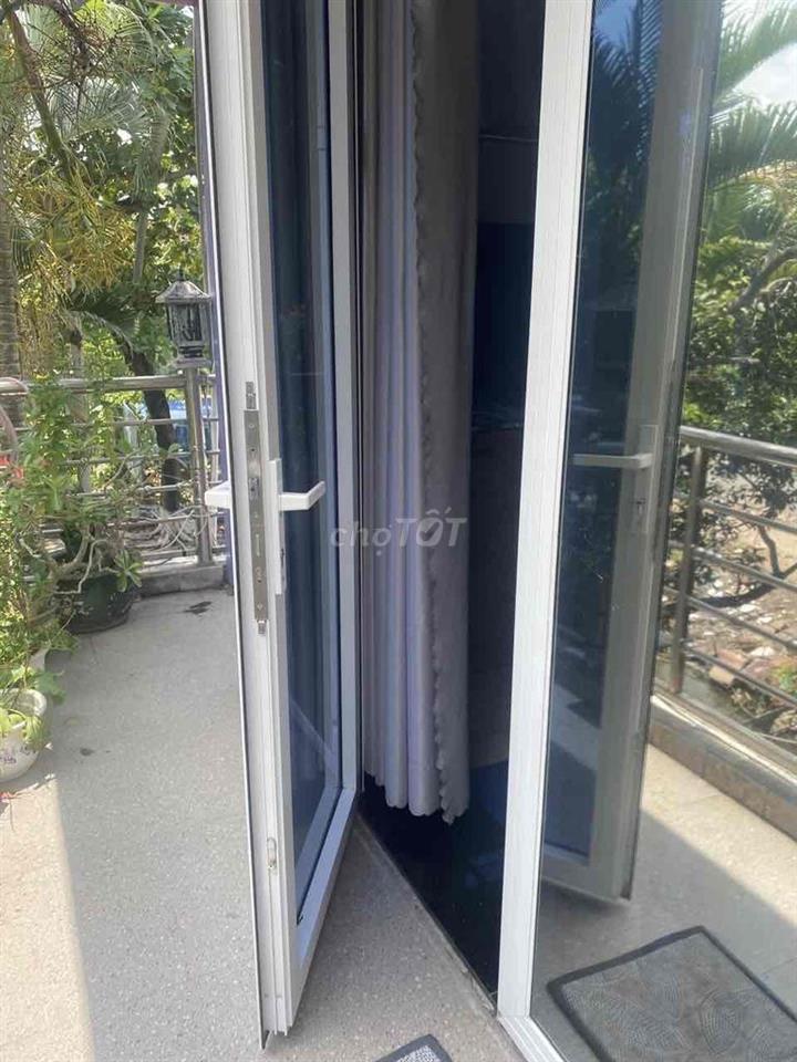 phòng studio lầu 1 - 30m2 mặt tiền đường Bình Quới