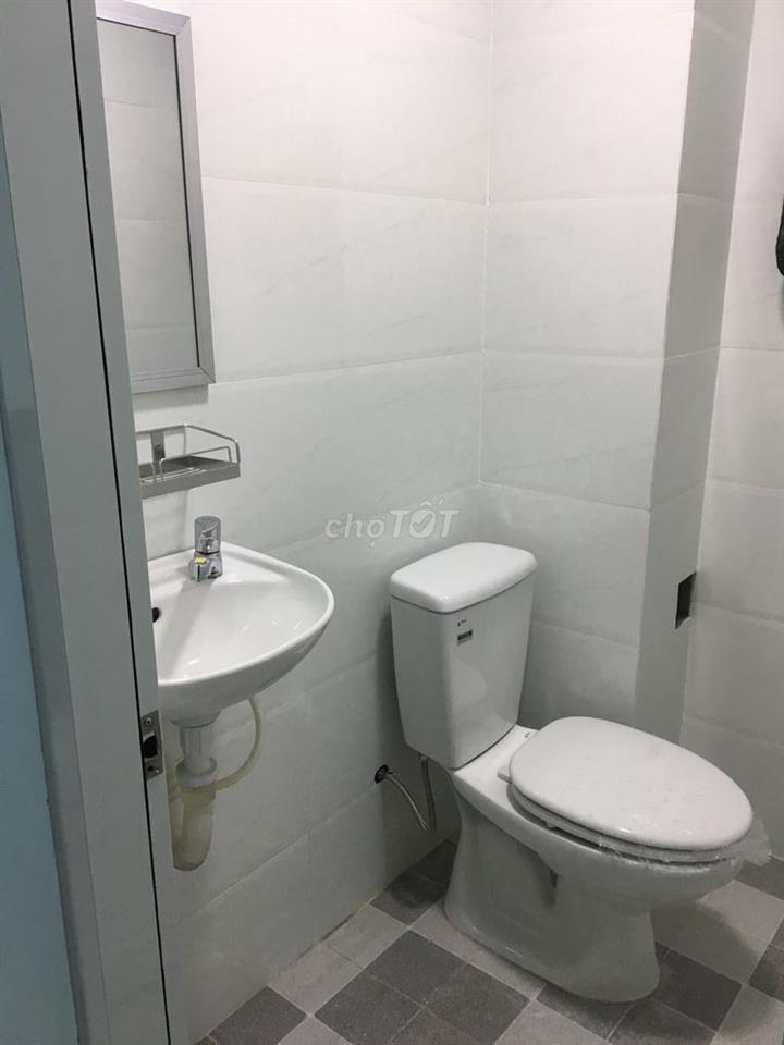 Phòng mới đẹp như hình ngay chợ Bà Chiểu có máy lạnh, máy nước nóng 