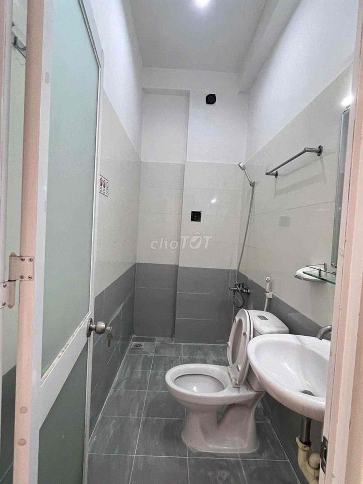 Căn hộ có ban công, tách bếp 1 phòng ngủ 30m2