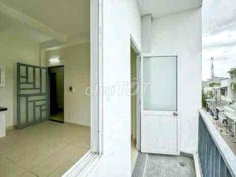 DUPLEX BAN CÔNG RỘNG 20M2